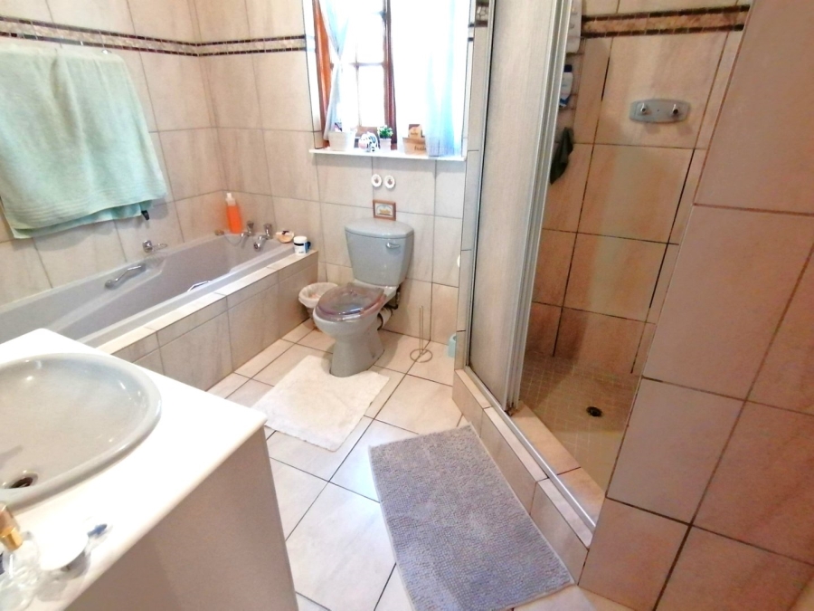 5 Bedroom Property for Sale in Pellissier Free State